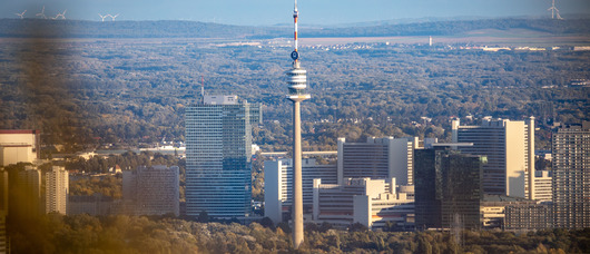 Riscaldamento a 170 metri di altezza: soluzione Hoval per la Donauturm di Vienna
