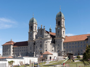 Dank Komfortlüftung gutes Klima im Kloster Einsiedeln: mit Hoval HomeVent FR 301 Une atmosphère saine à l’abbaye d’Einsiedeln grâce à l’aération douce